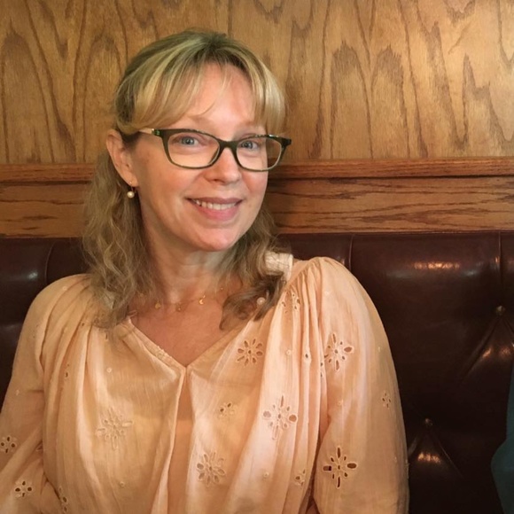 Meet your Posher, Kristin - Picture 2 of 2